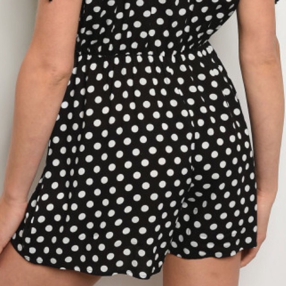 🛍Sale🛍 Black and White Polka Dot Romper - Picture 5 of 6